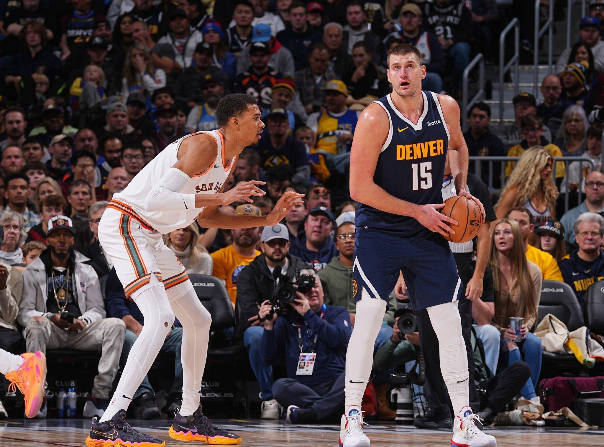 半场：那不勒斯3-0亚特兰大，内雷斯梅开二度，诺阿-朗破门（半场战报：那不勒斯3-0领先亚特兰大，内雷斯双响，诺阿-朗建功）