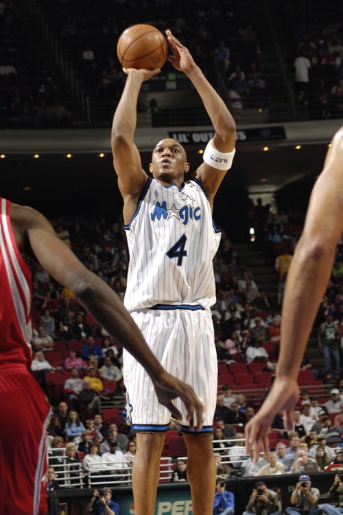 曼晚：利用大数据推算，最适合曼城右后卫位置的人选是埃纳（曼晚：数据分析指出，埃纳最契合曼城右后卫）