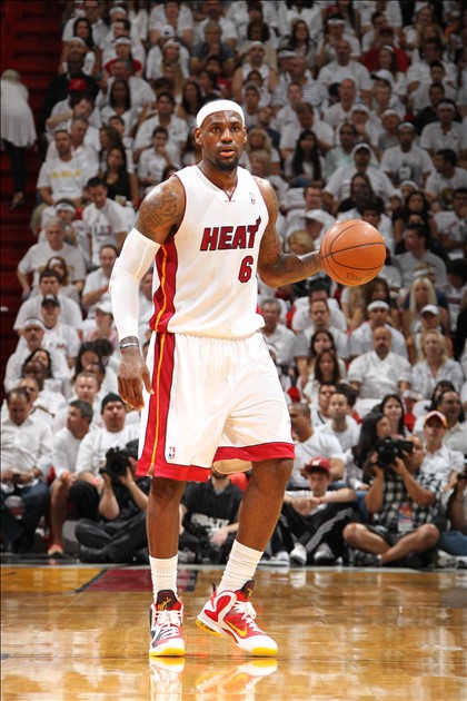 意甲第13轮纪律报告：阿莱格里对裁判出言不逊染红被停赛一场（意甲第13轮纪律通报：阿莱格里因对裁判言语不当吃红牌，禁赛一场）