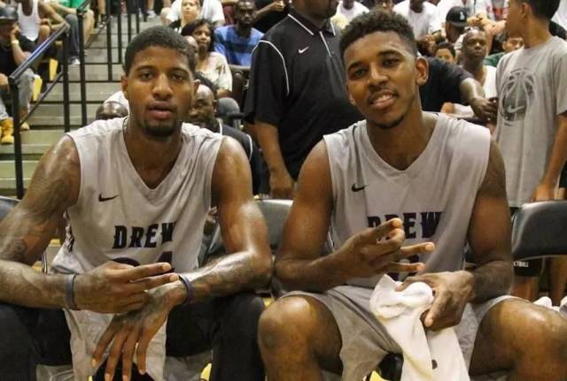 电讯报：纽卡有意引进小将斯密特，该球员非常乐意在一月加盟（电讯报：纽卡追逐小将斯密特，球员愿一月加盟）