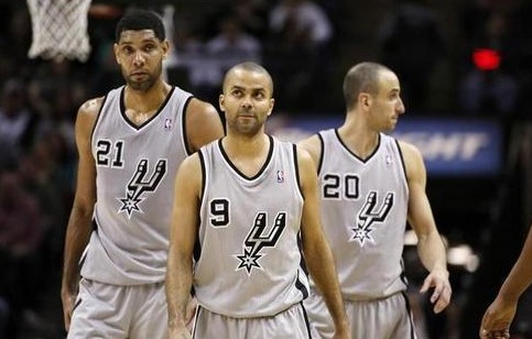 卡洛斯：银河战舰时期小贝是最佳队友，他倾尽所有为皇马付出（卡洛斯：银河战舰时代小贝是最佳队友，为皇马奉献了一切）