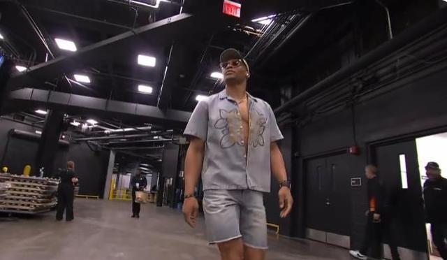 每体：为纪念重返诺坎普，巴萨在对阵毕包时会身着特别版球衣（每体：庆祝重返诺坎普，巴萨战毕尔巴鄂将披纪念版球衣）